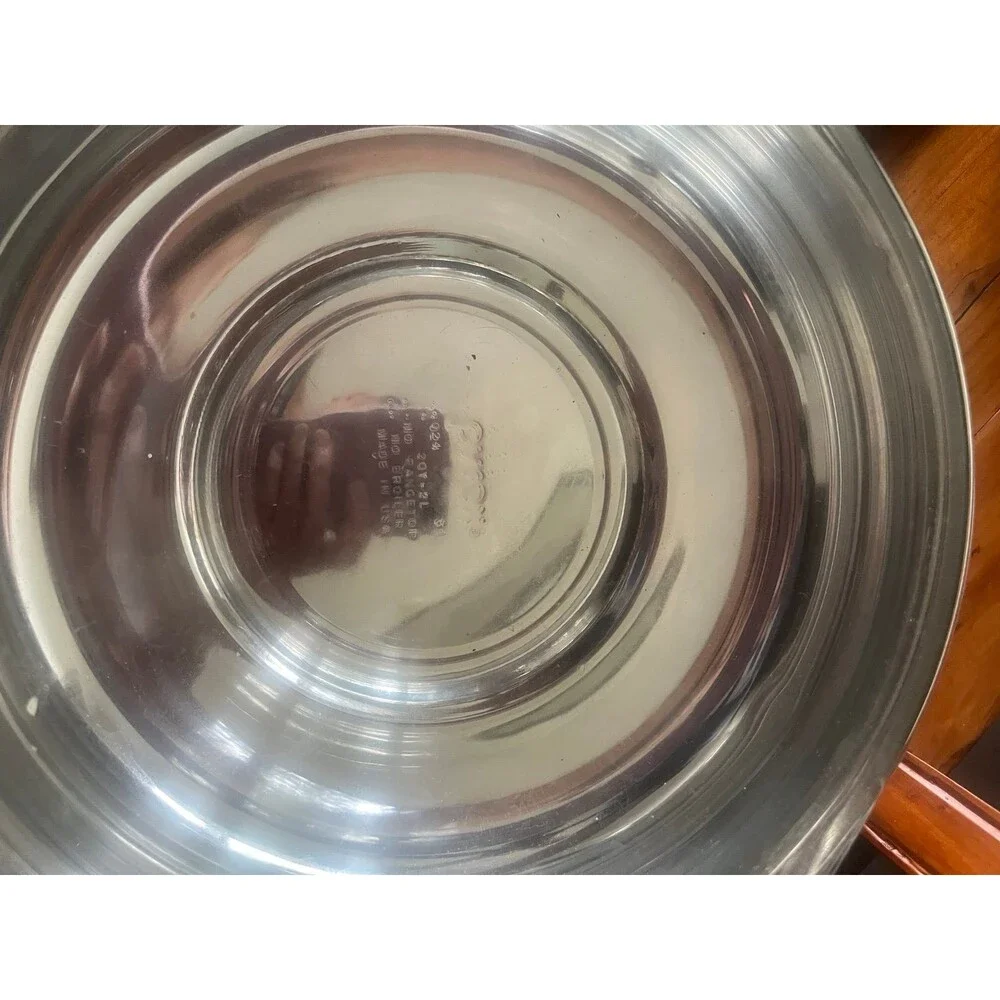 Vintage Reed and Barton, silver plated 2 QT Casserole Dish W/ PYREX glass insert